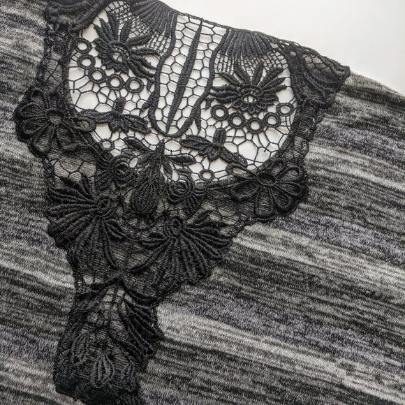 Black & White Cropped Lace Open Back Sweater BONGO - Picture 3 of 8